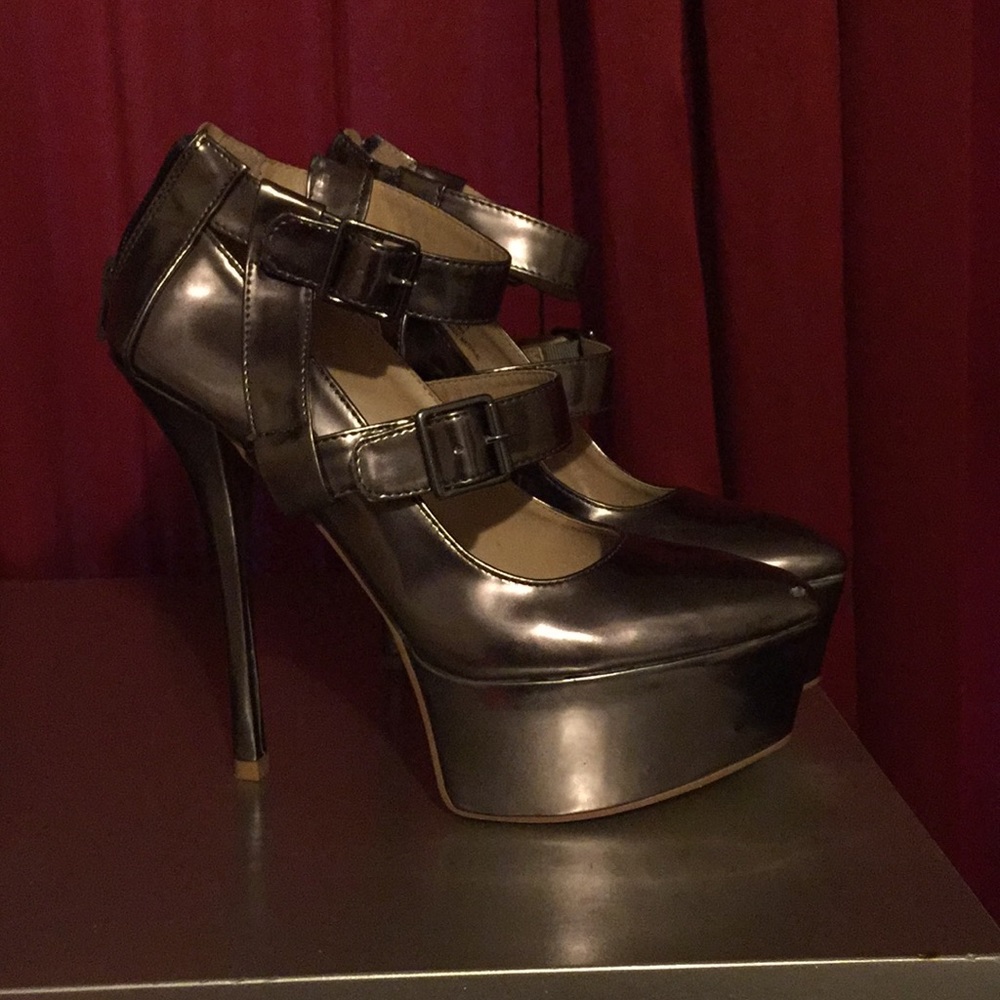 size  8 women heels from just fab lightly worn
